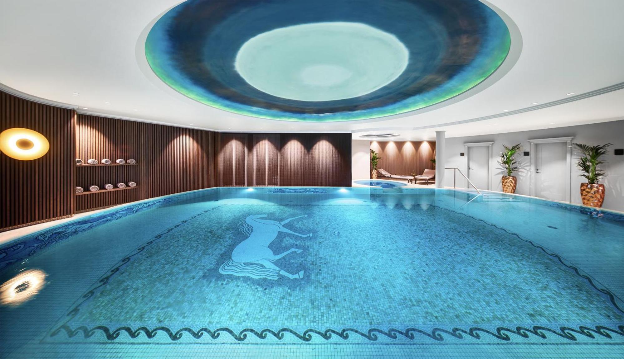 Weisses Roessl Hotel 5*
